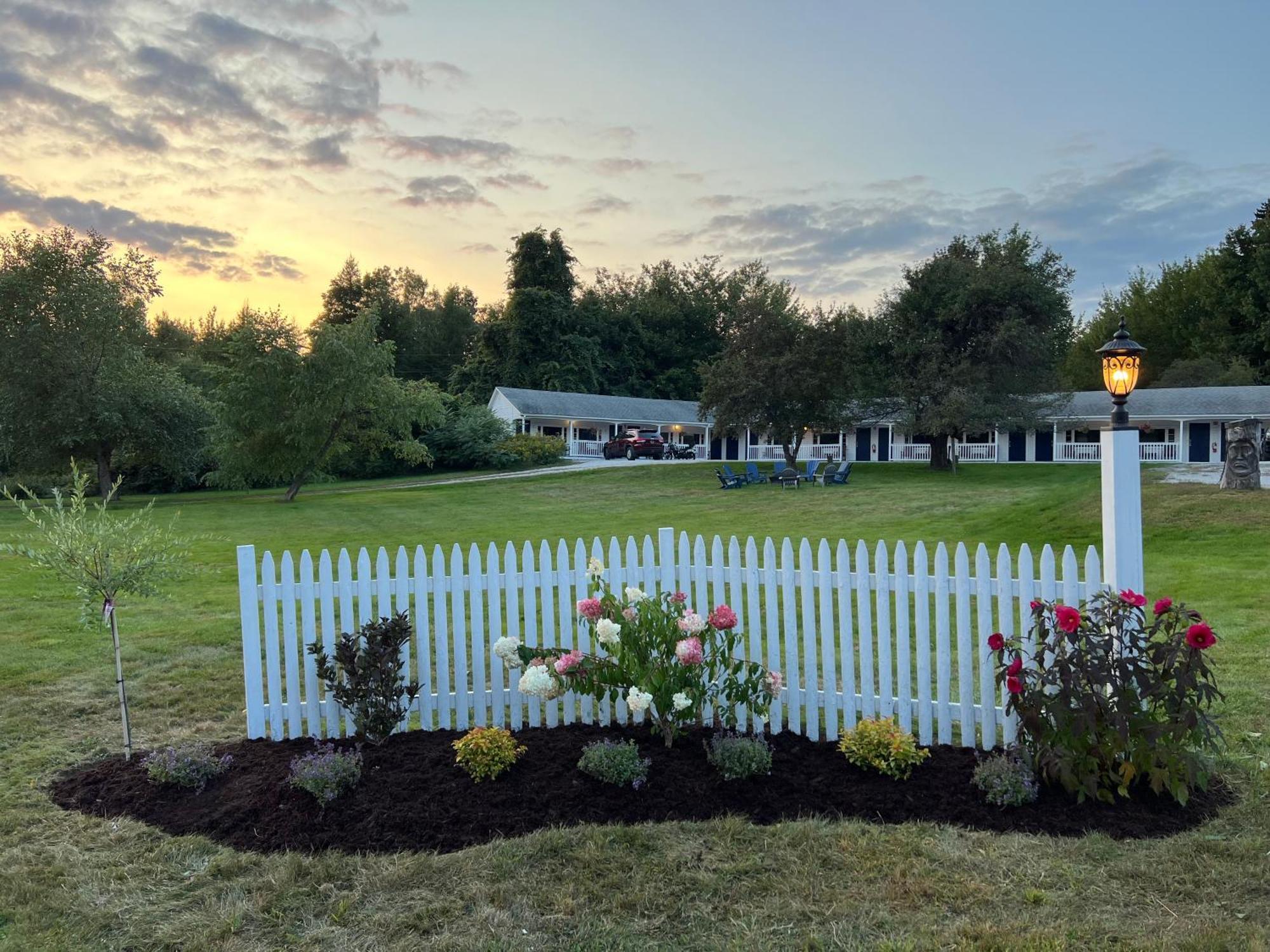 Yardarm Motel Searsport Exterior foto